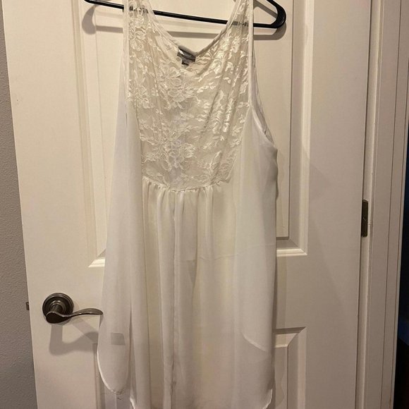 Torrid white lace high-low‎ top - Picture 2 of 3